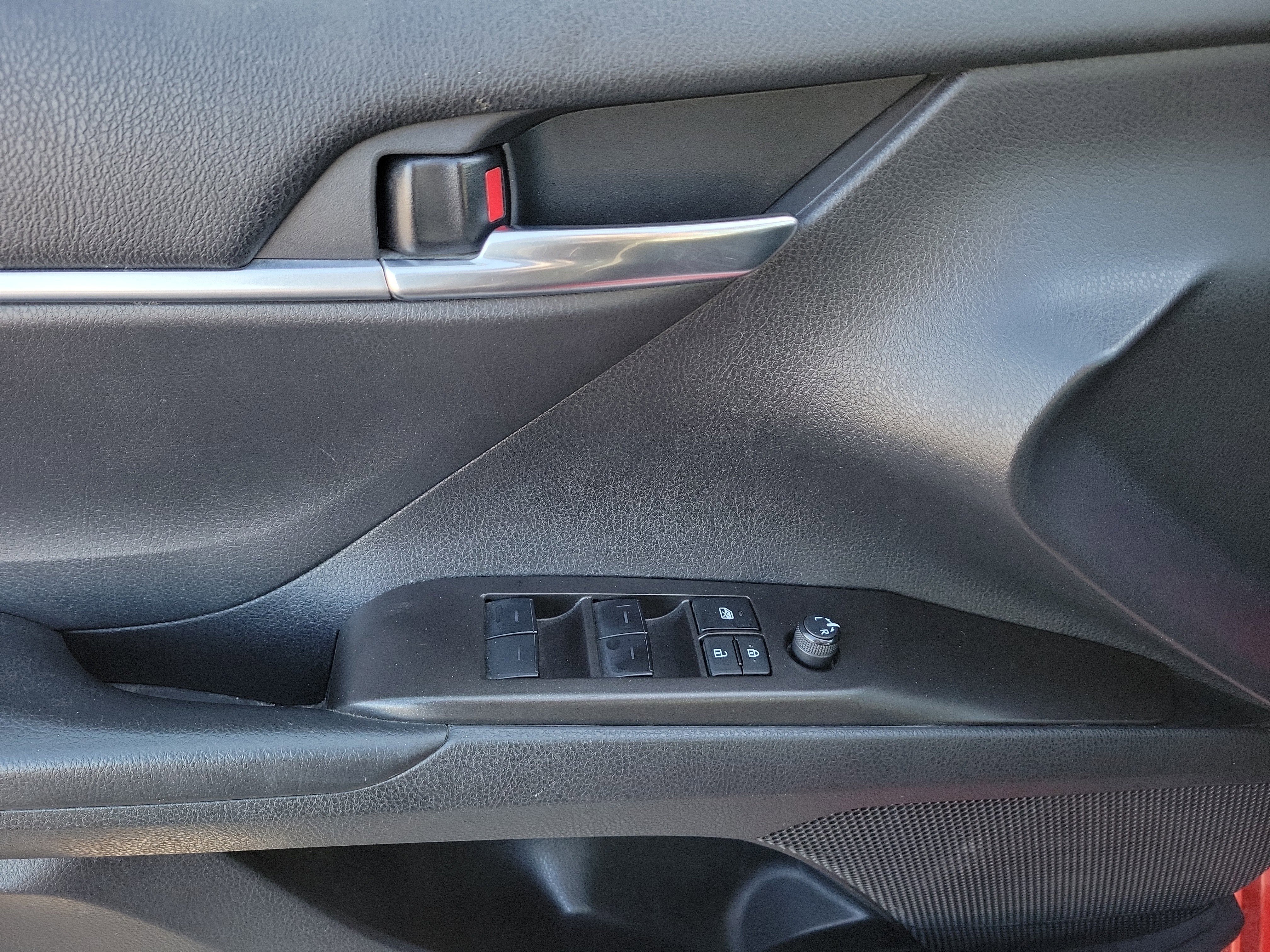 Used 2023 Toyota Camry SE w/ Cold Weather Package image 16