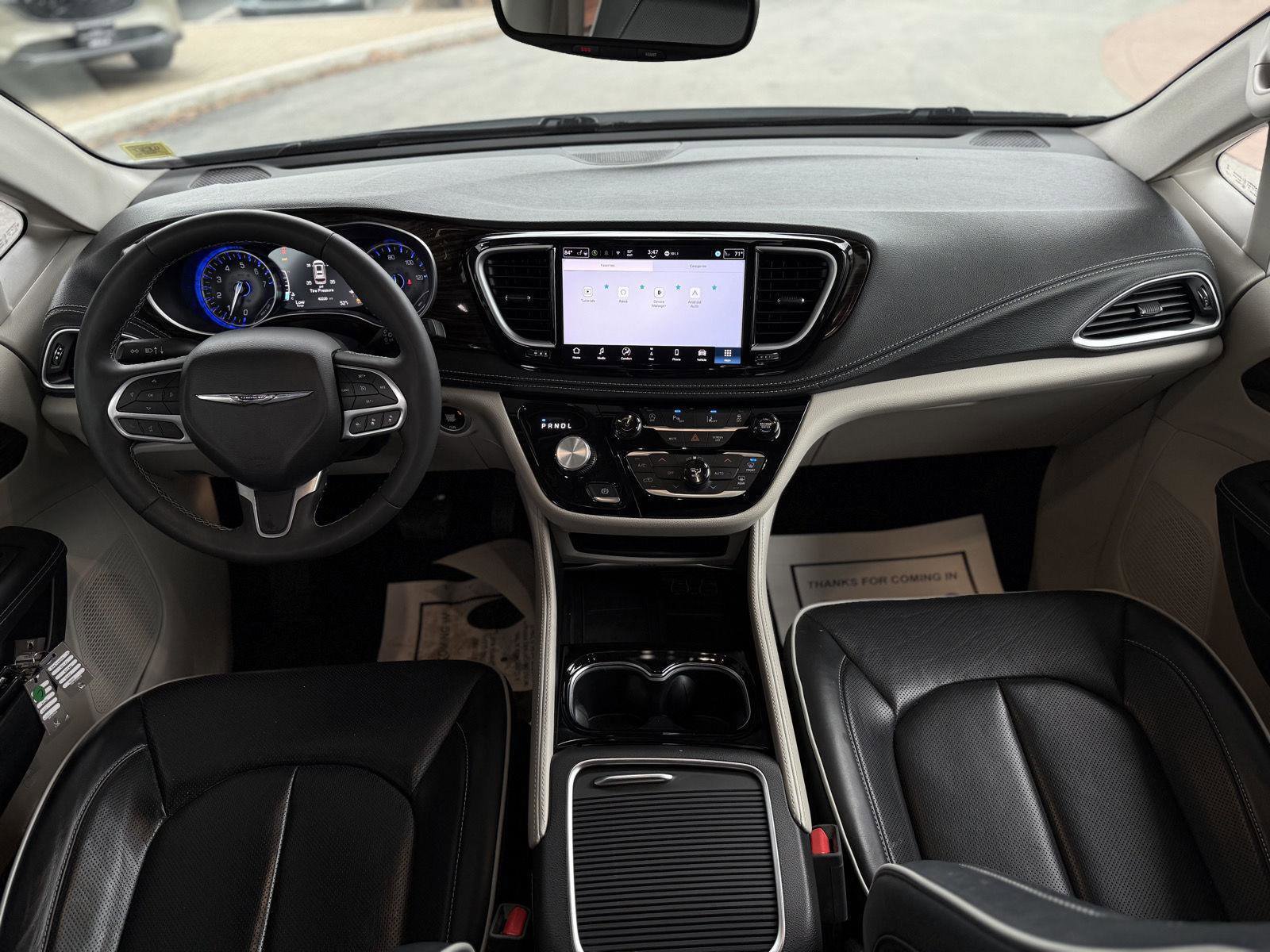 Used 2024 Chrysler Pacifica Limited image 25