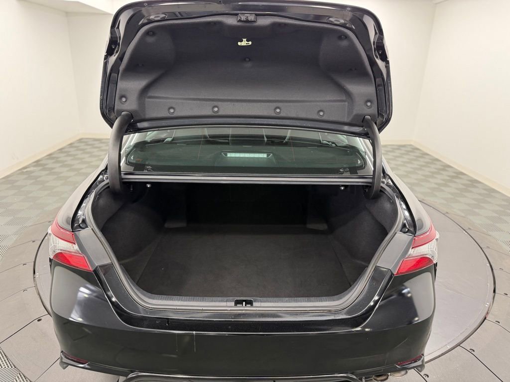 Certified 2022 Toyota Camry SE image 13
