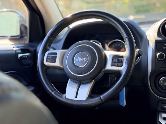 Used 2017 Jeep Compass Latitude FWD image 17
