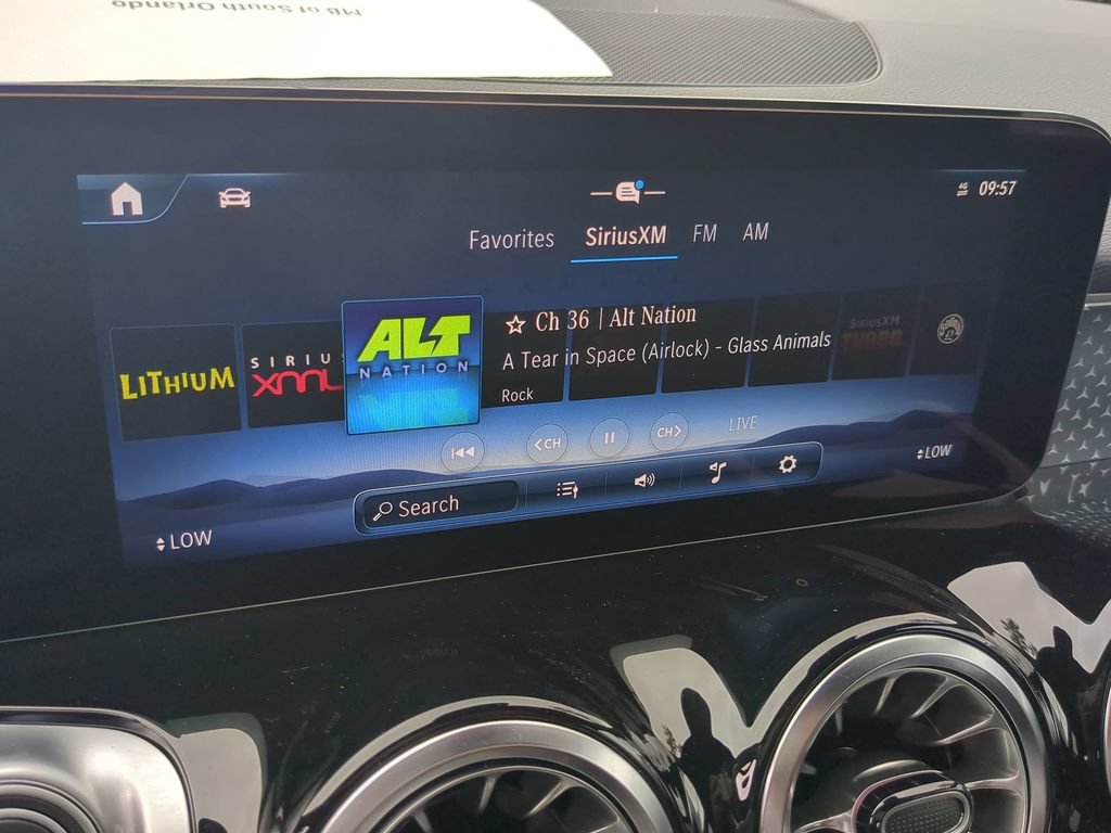 Used 2024 Mercedes-Benz GLB 250 image 6