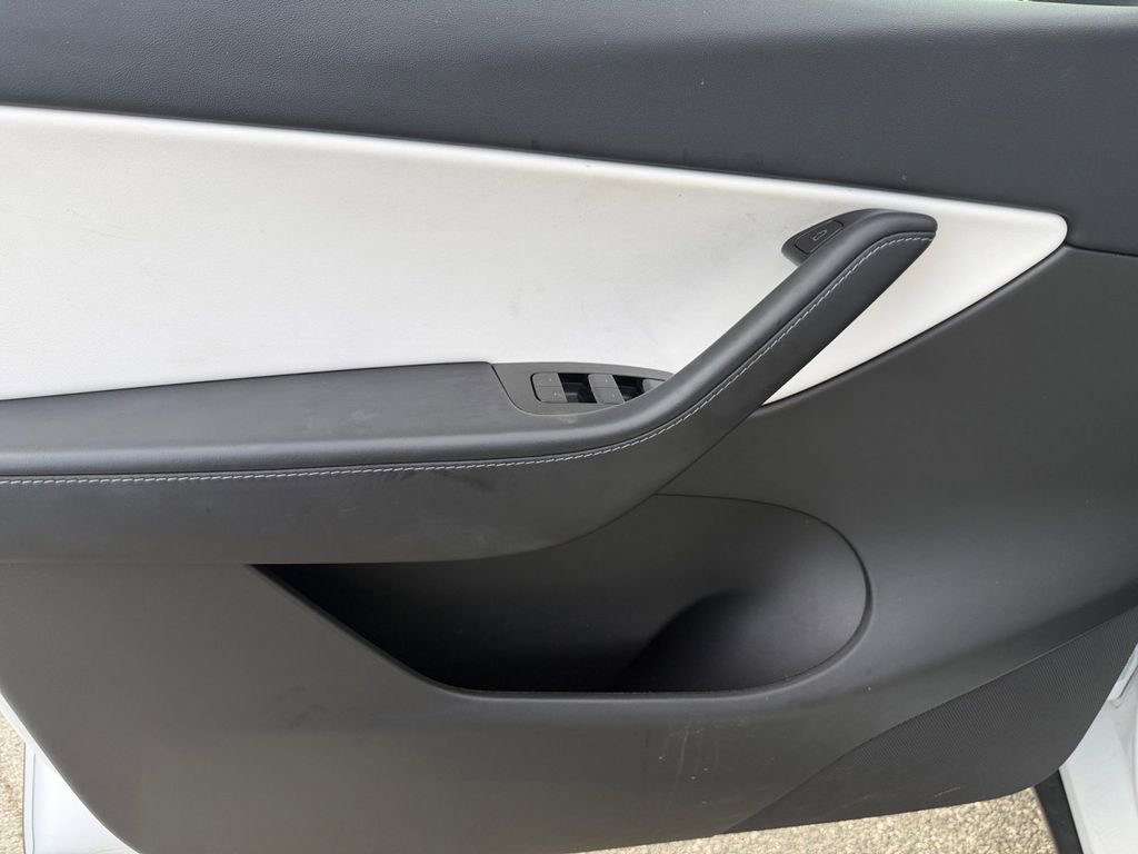 Used 2020 Tesla Model Y Long Range image 11