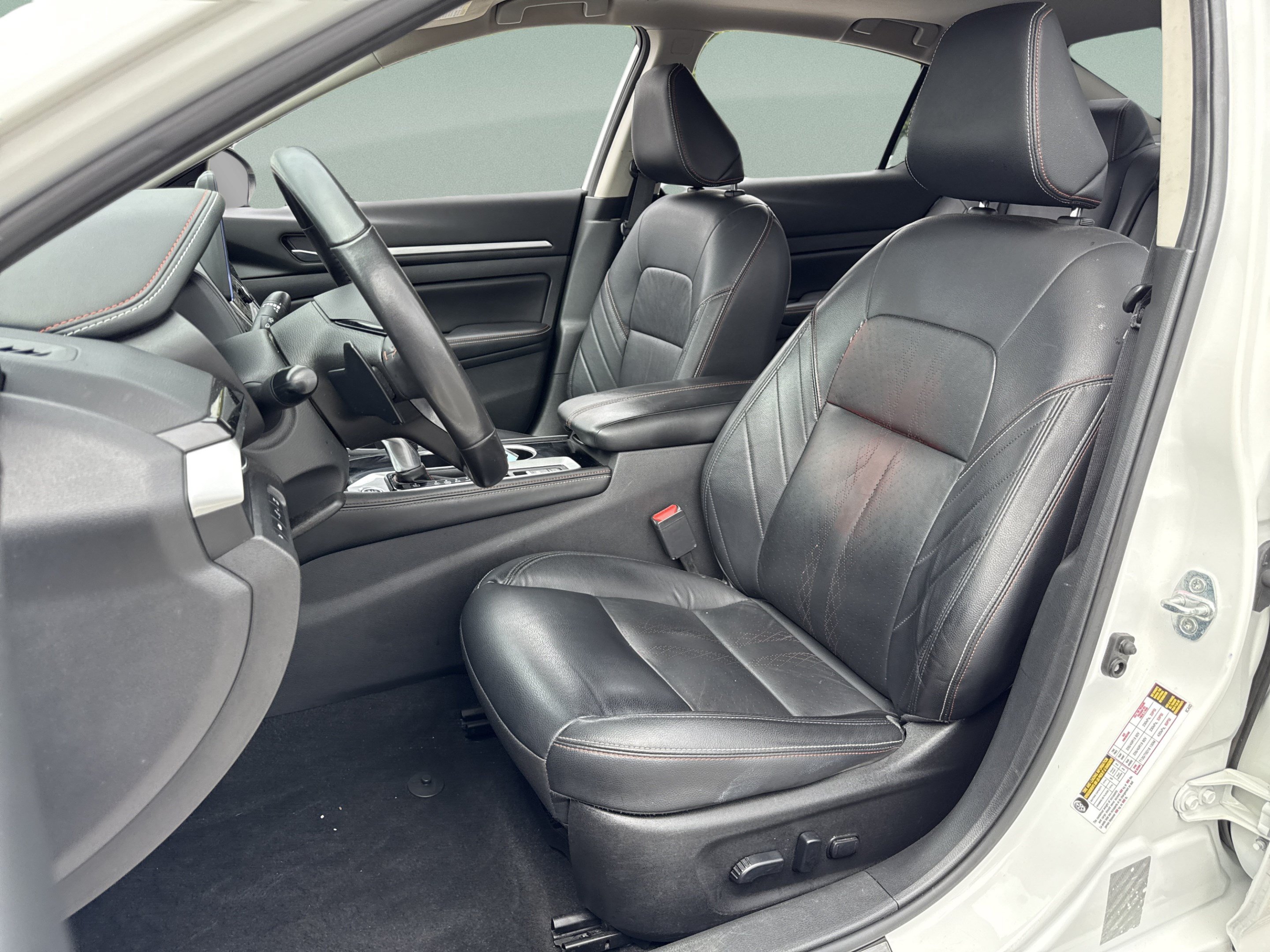 Used 2024 Nissan Altima 2.0 SR FWD image 24