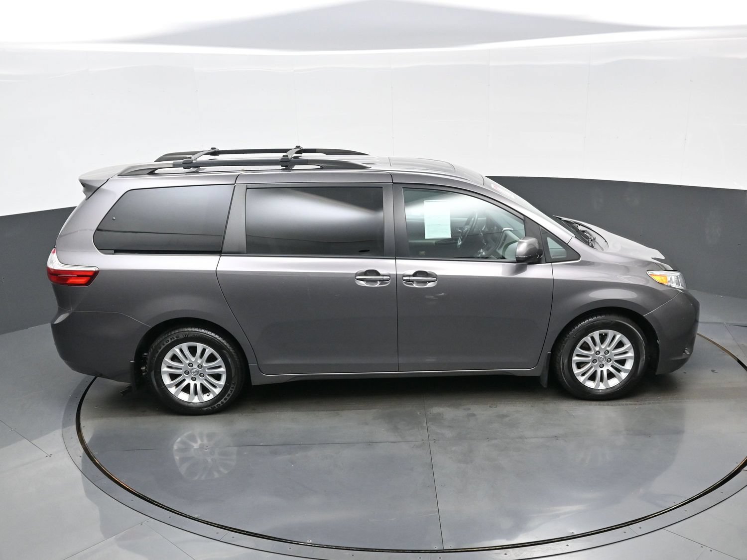 Used 2017 Toyota Sienna XLE w/ XLE Navigation Package FWD image 44