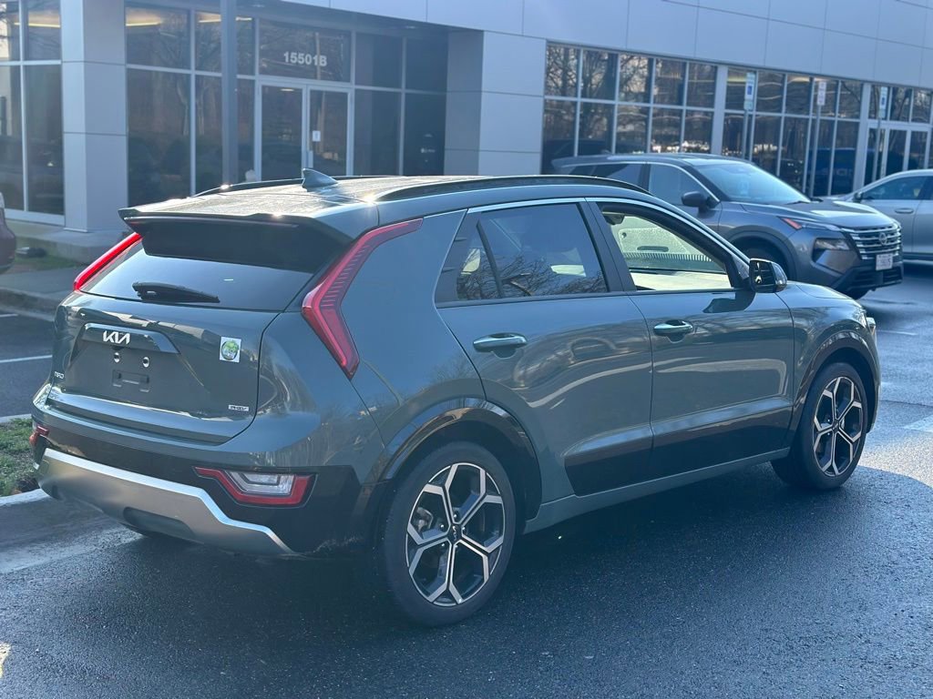 Used 2024 Kia Niro SX Touring image 5