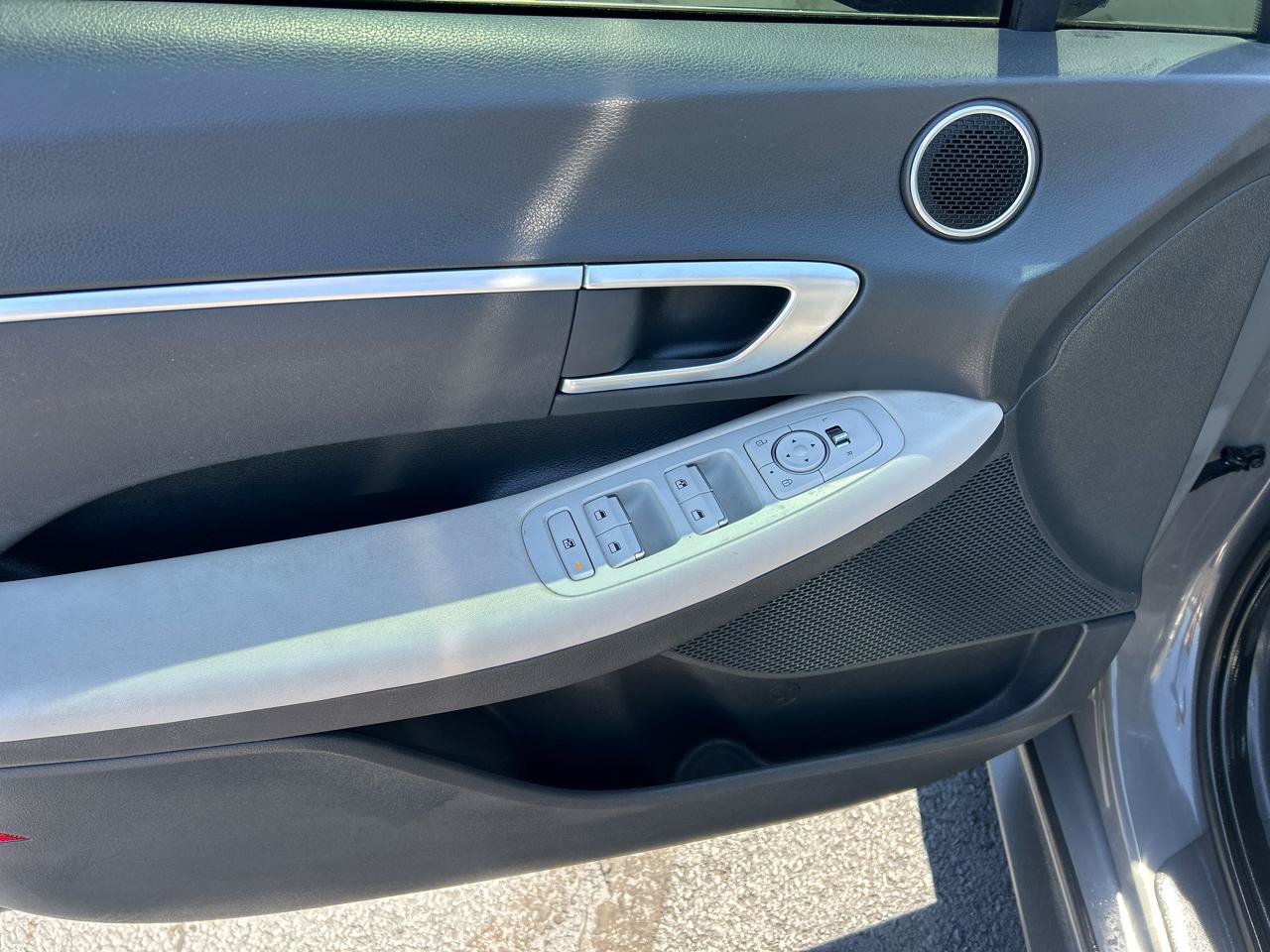 Used 2022 Hyundai Sonata SE FWD image 11
