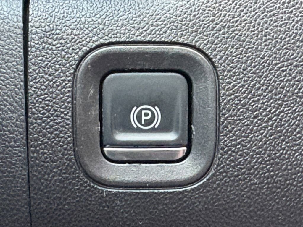 Used 2025 Chevrolet Silverado 1500 Custom RWD image 3