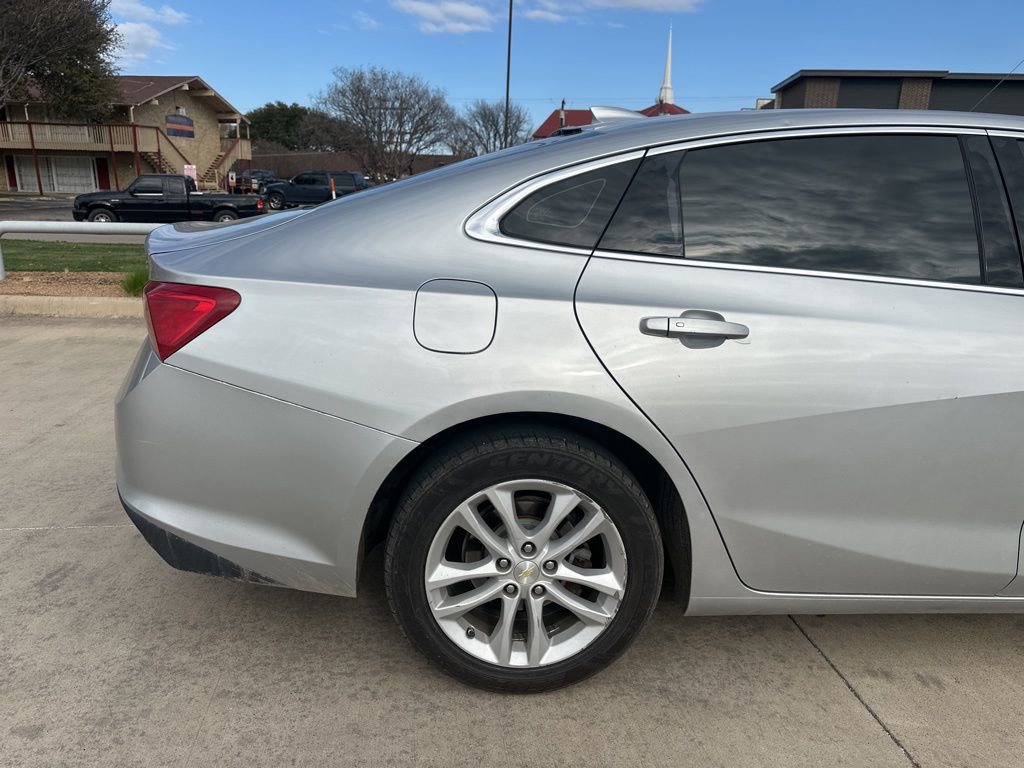 Used 2017 Chevrolet Malibu LT image 3