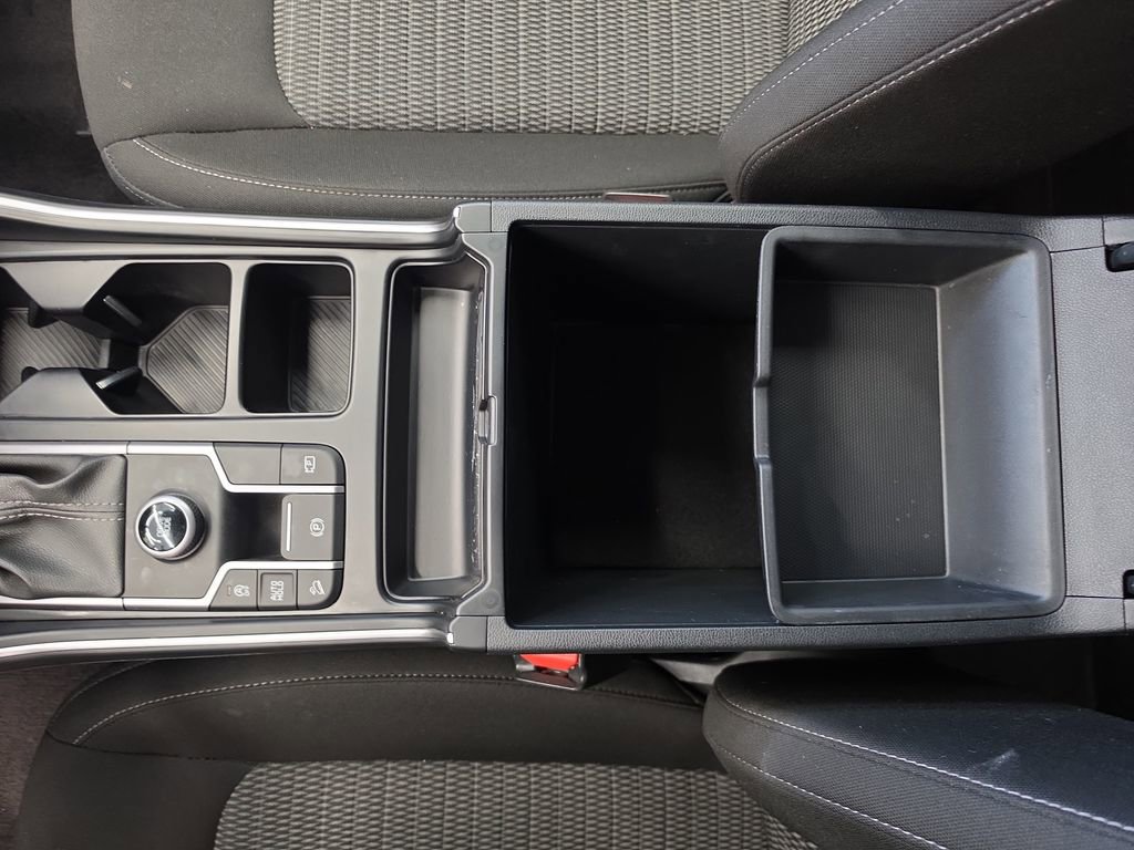 Certified 2025 Kia Sorento LX FWD image 33