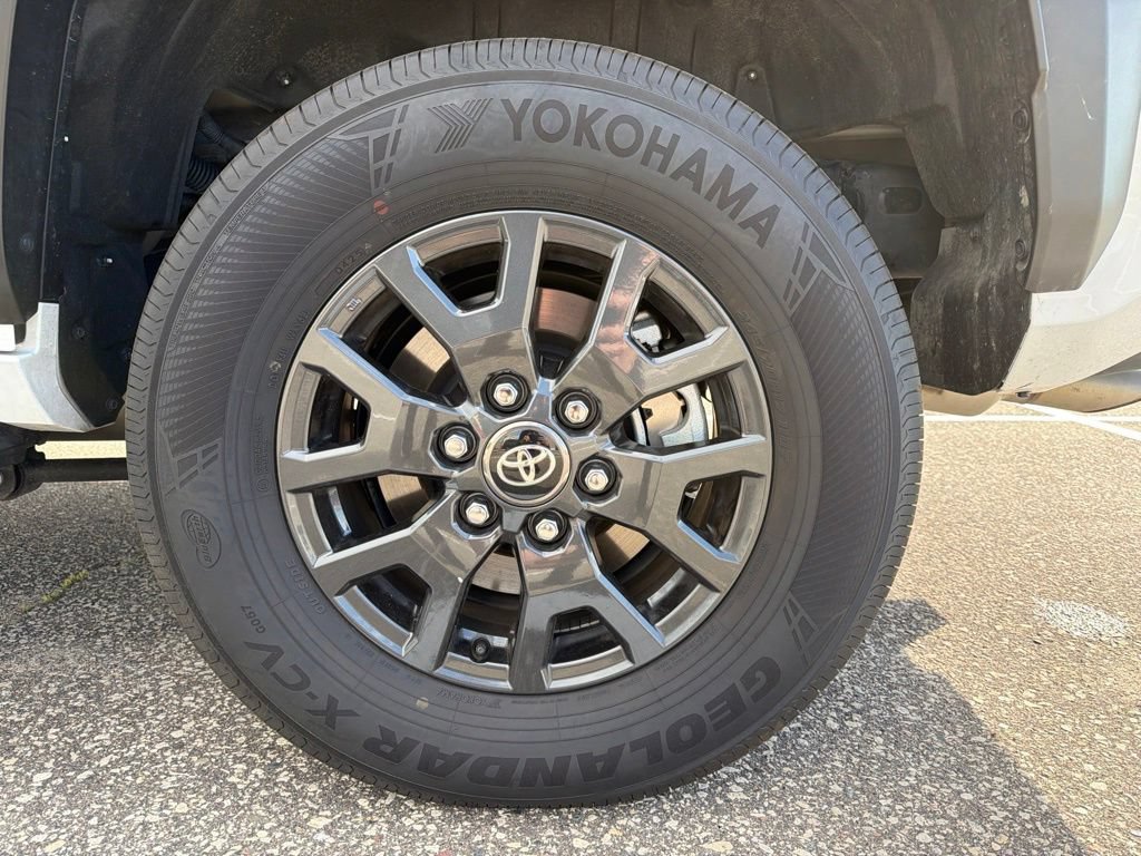 Used 2025 Toyota 4Runner SR5 AWD/4WD image 20