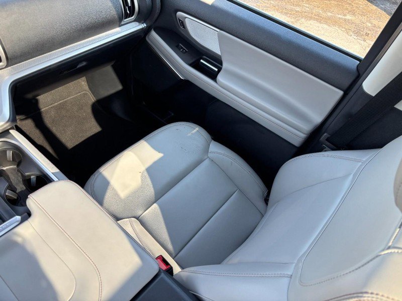 Used 2025 Ford Expedition Active image 17