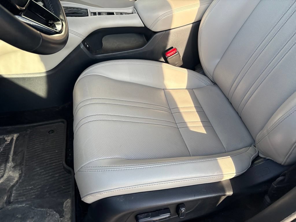 Used 2025 Honda HR-V EX-L image 12