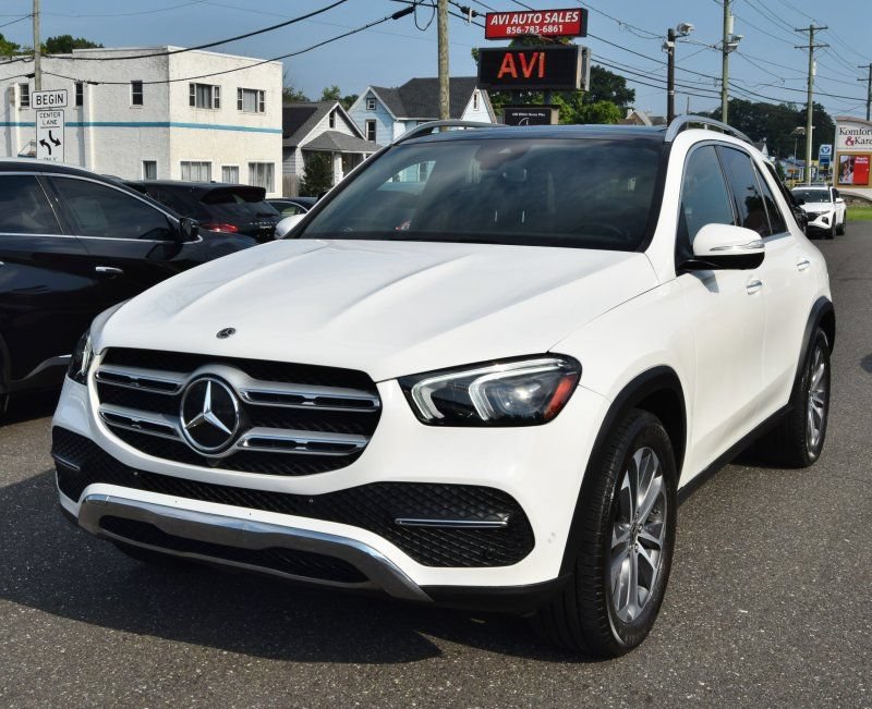 Used 2021 Mercedes-Benz GLE 350 4MATIC w/ Premium Package image 3