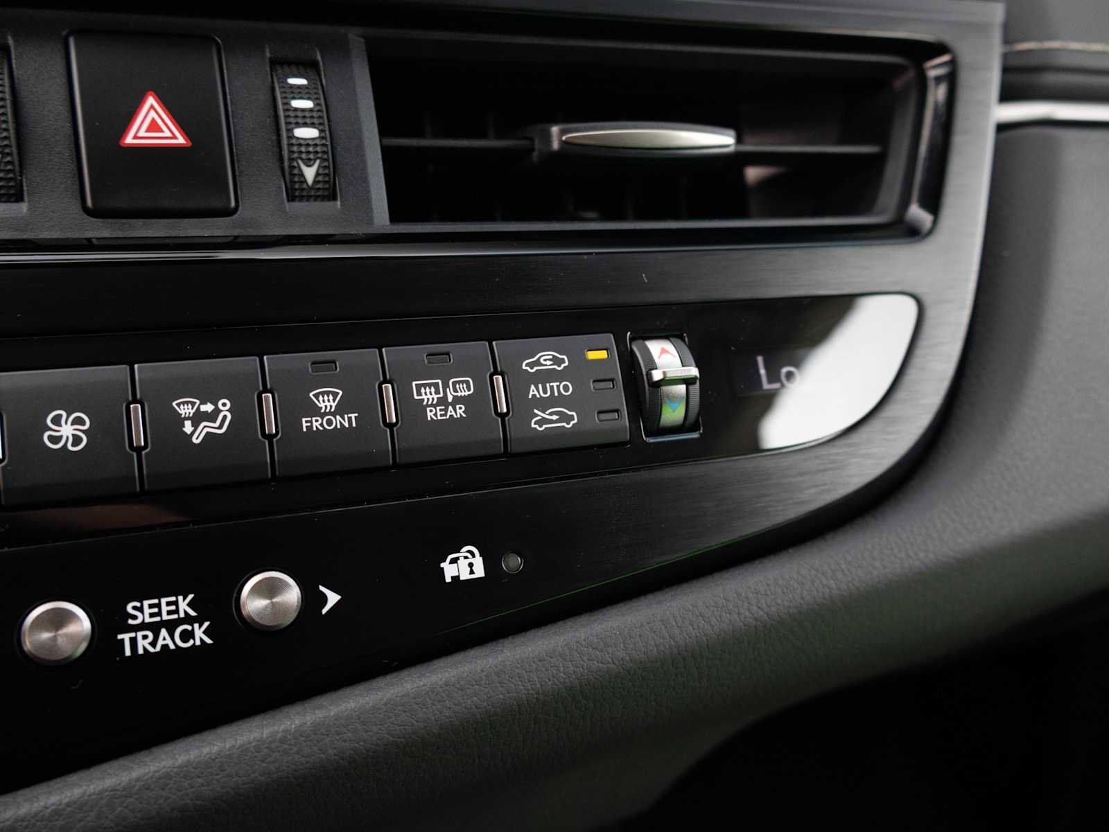 Used 2025 Lexus ES 300h w/ Premium Package image 31