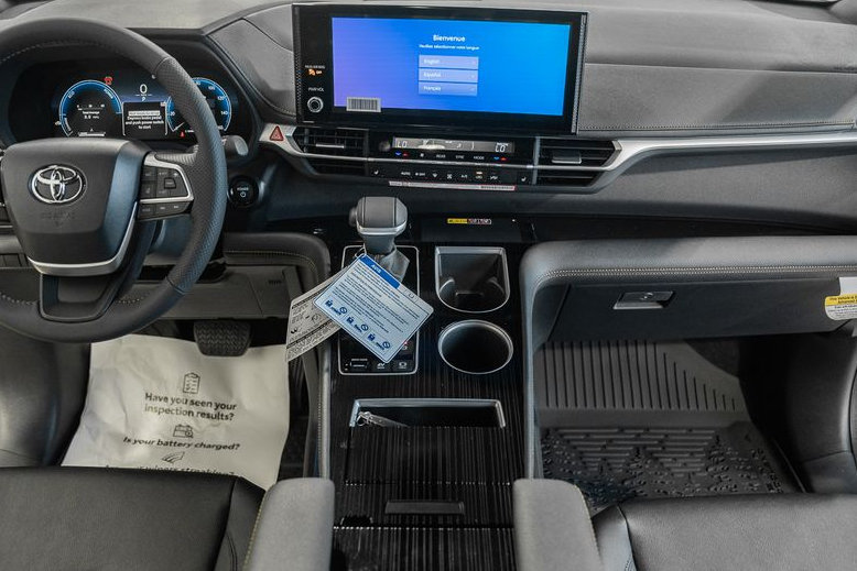 New 2026 Toyota Sienna XLE Woodland Edition AWD/4WD image 22