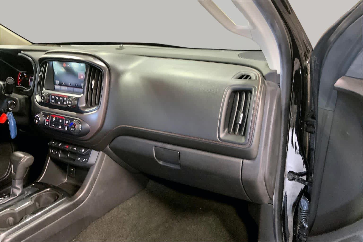 Used 2015 GMC Canyon SLE w/ All-Terrain Package RWD image 17