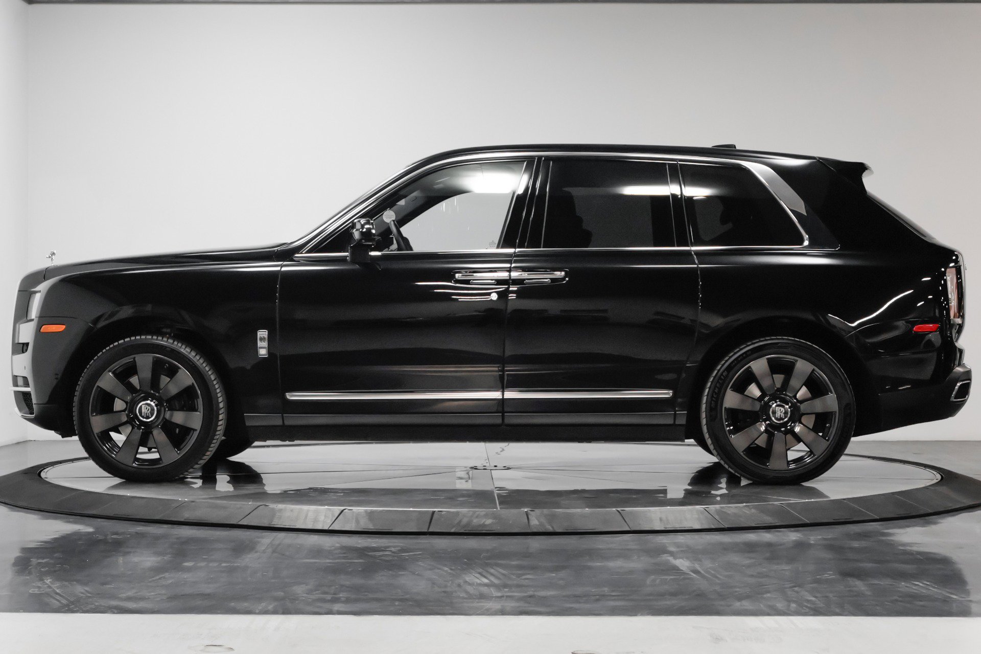 Used 2019 Rolls-Royce Cullinan image 21