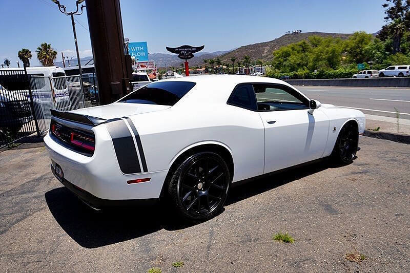 Used 2015 Dodge Challenger R/T Scat Pack w/ Scat Pack Appearance Package RWD image 9