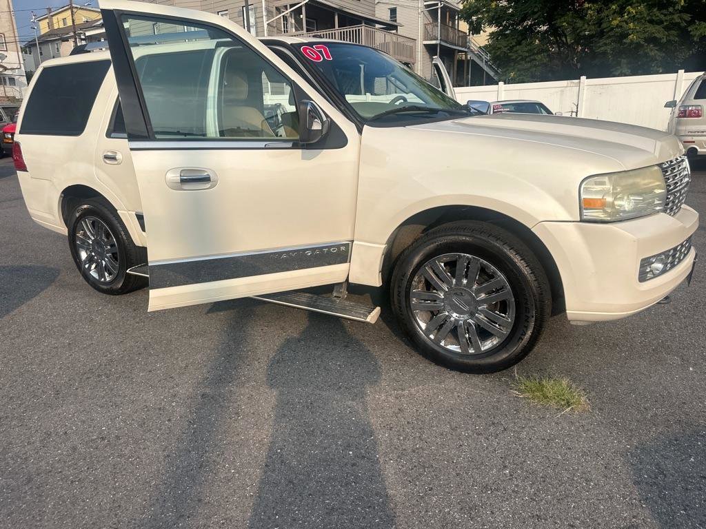 Used 2007 Lincoln Navigator Ultimate image 35