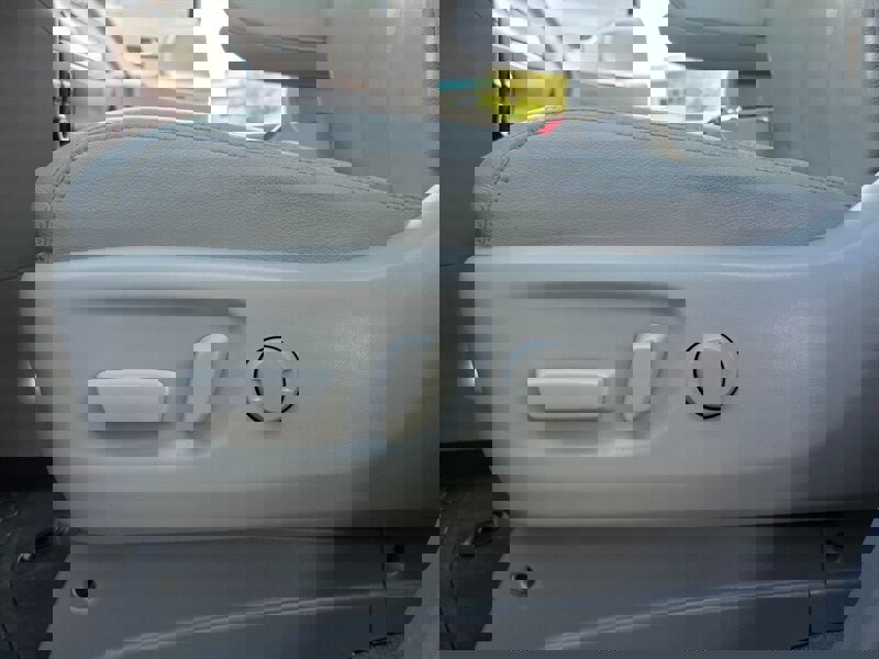 Used 2014 Toyota Sienna XLE image 33