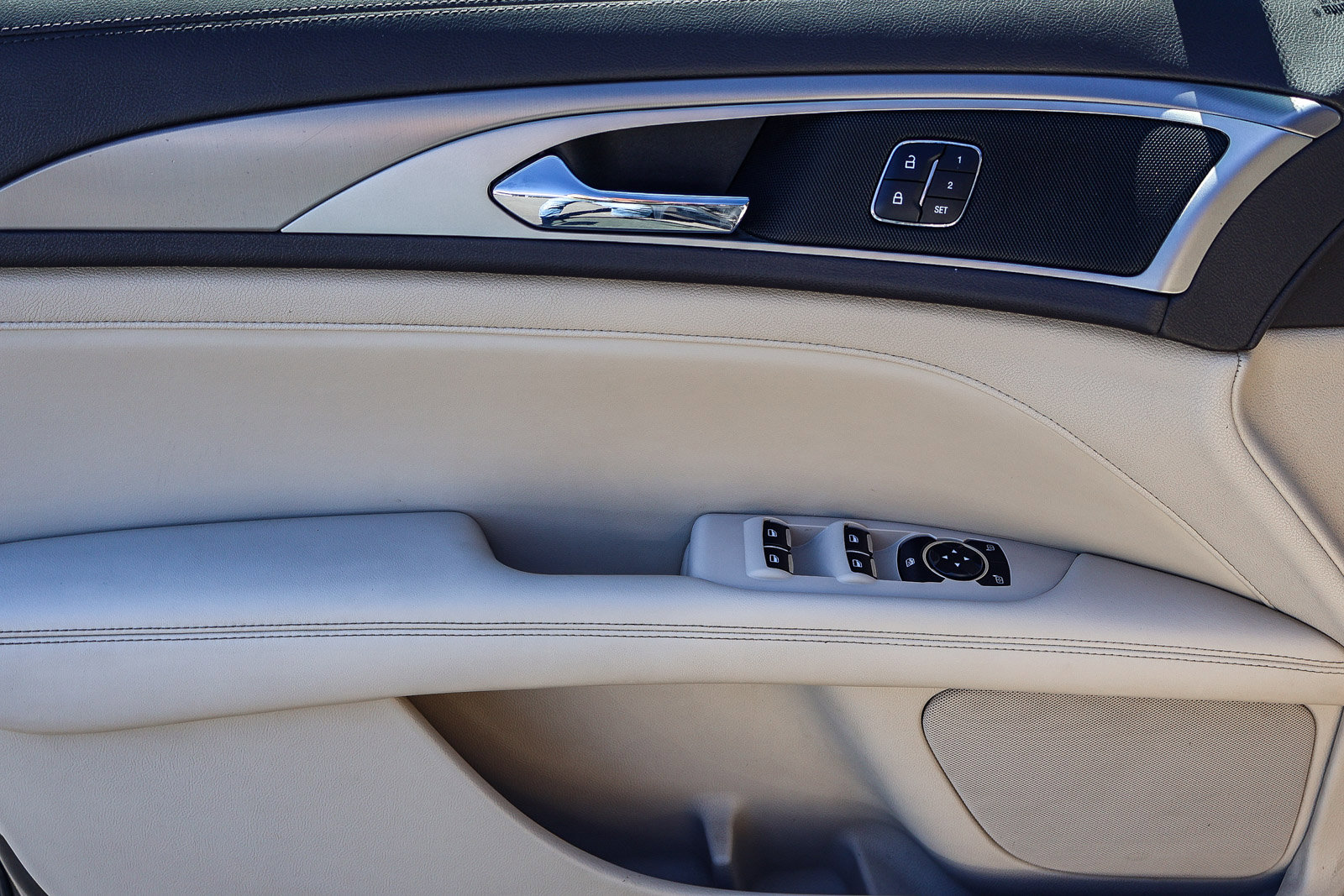 Used 2017 Lincoln MKZ Premiere image 11