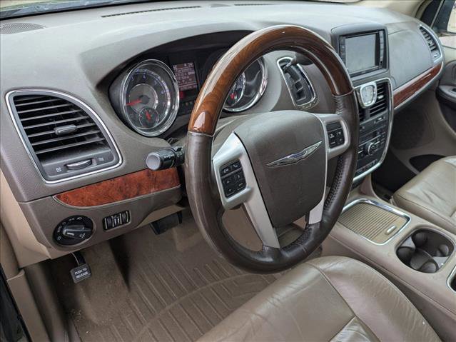 Used 2016 Chrysler Town & Country Limited Platinum image 10