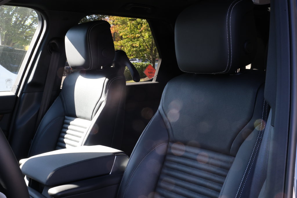 New 2026 Land Rover Discovery S AWD/4WD image 8