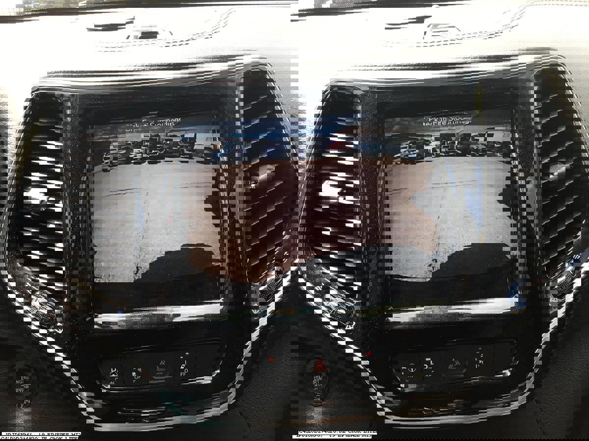 Used 2019 Jeep Cherokee Limited w/ Luxury Group image 9