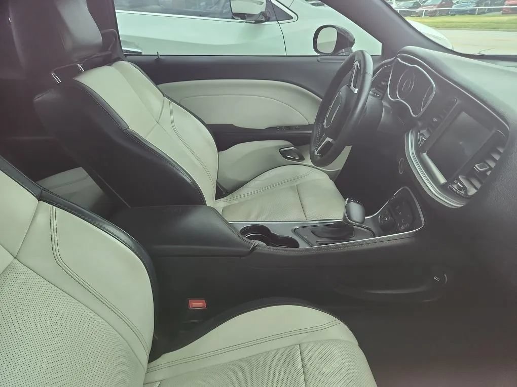 Used 2016 Dodge Challenger SXT Plus RWD image 5