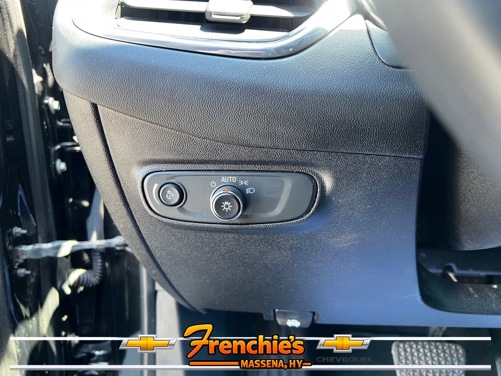 Used 2018 Chevrolet Equinox LT AWD/4WD image 12