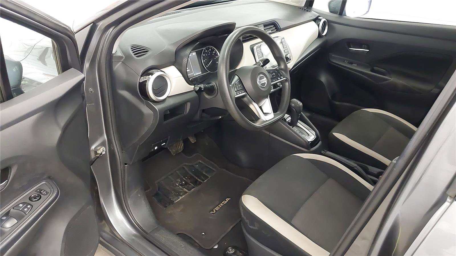 Used 2022 Nissan Versa SV image 20