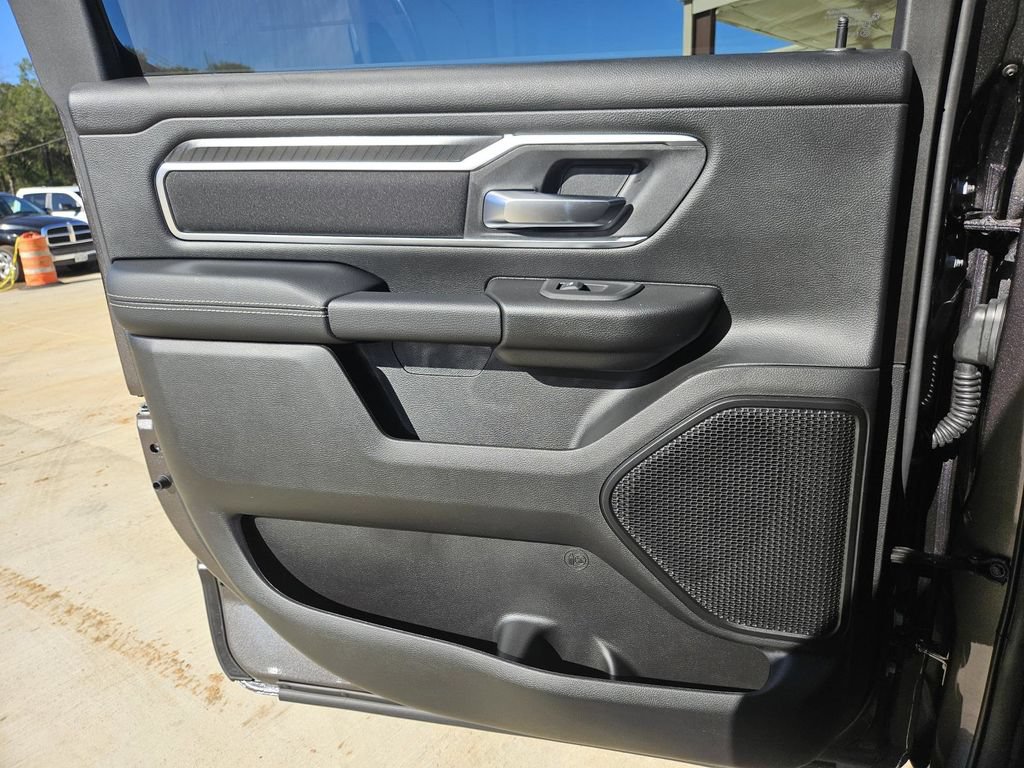 Used 2026 RAM 1500 4x4 Crew Cab image 34