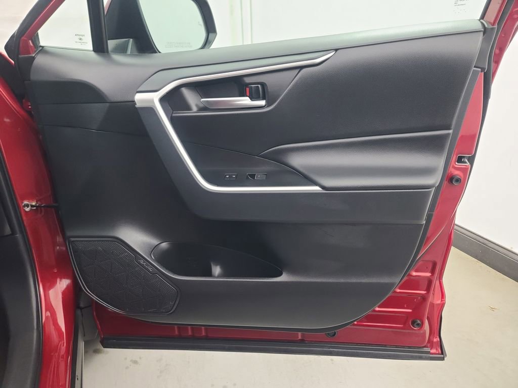Used 2025 Toyota RAV4 XLE image 15