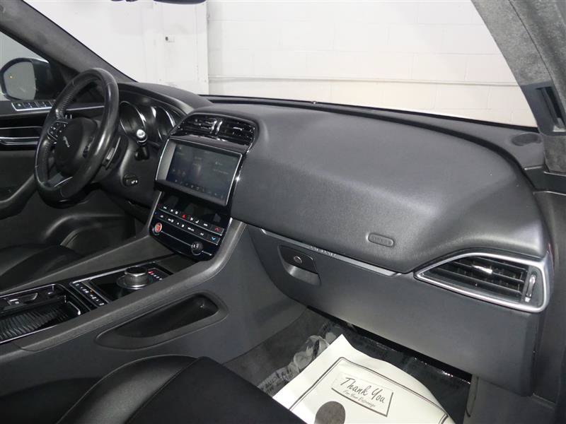 Used 2019 Jaguar F-PACE Premium AWD/4WD image 25