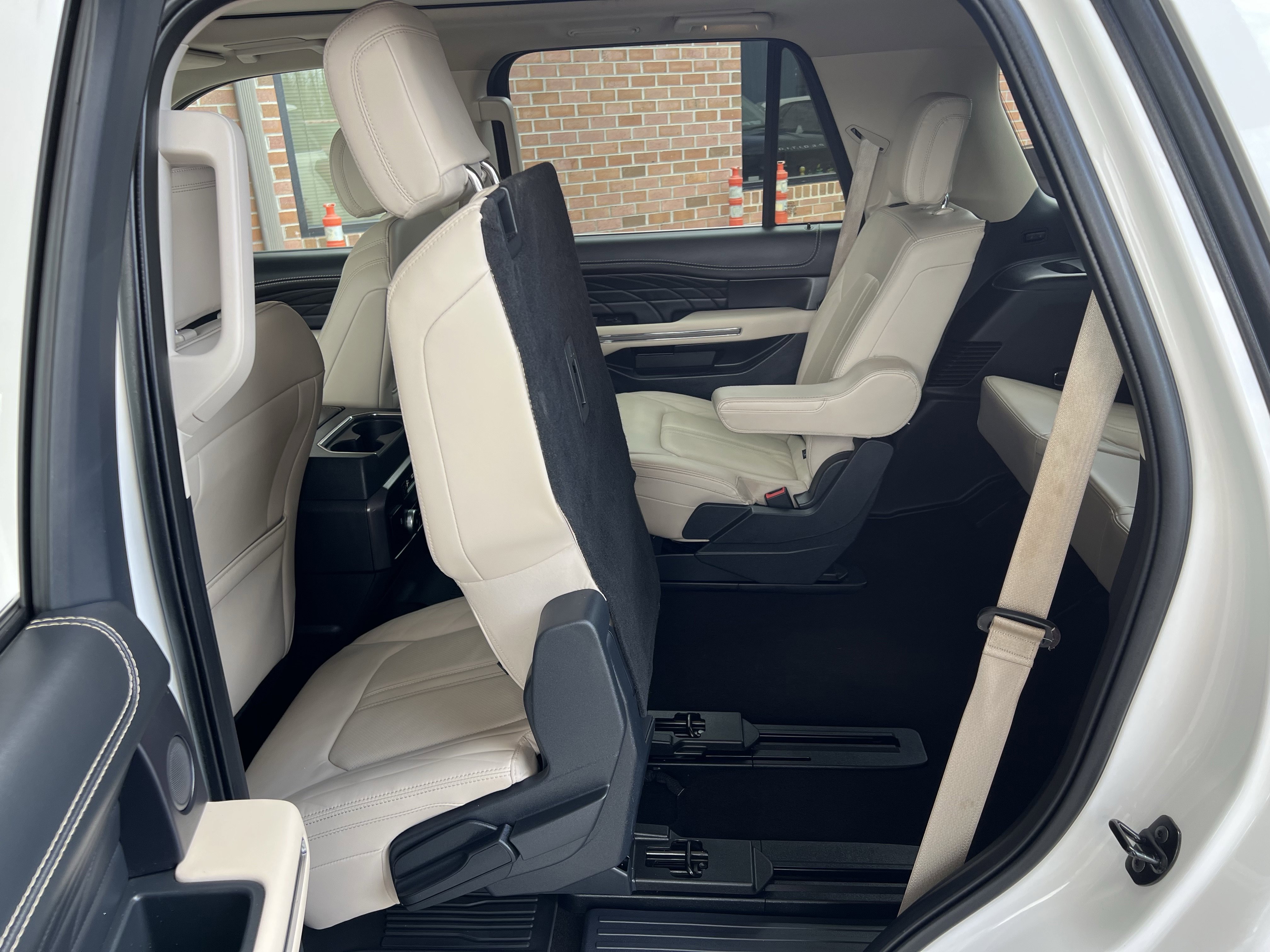 Used 2023 Ford Expedition Platinum image 25