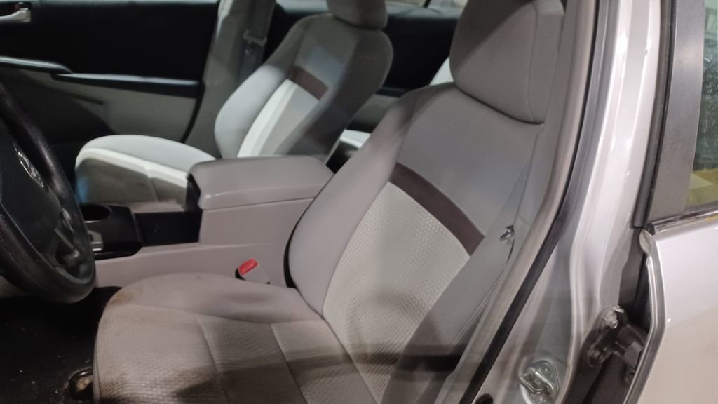Used 2012 Toyota Camry L image 6