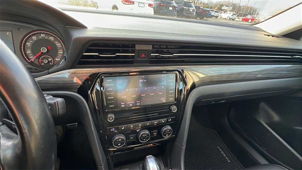 Used 2020 Volkswagen Passat 2.0T R-Line image 28