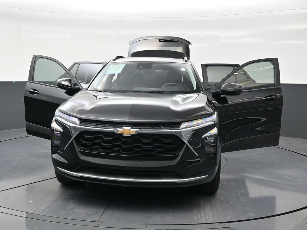 Used 2025 Chevrolet Trax LT w/ Driver Confidence Package FWD image 33