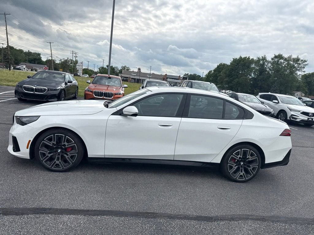 Used 2025 BMW i5 xDrive40 w/ M Sport Package AWD/4WD image 4