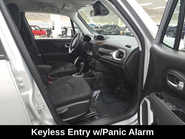 Used 2019 Jeep Renegade Latitude w/ Cold Weather Group AWD/4WD image 5