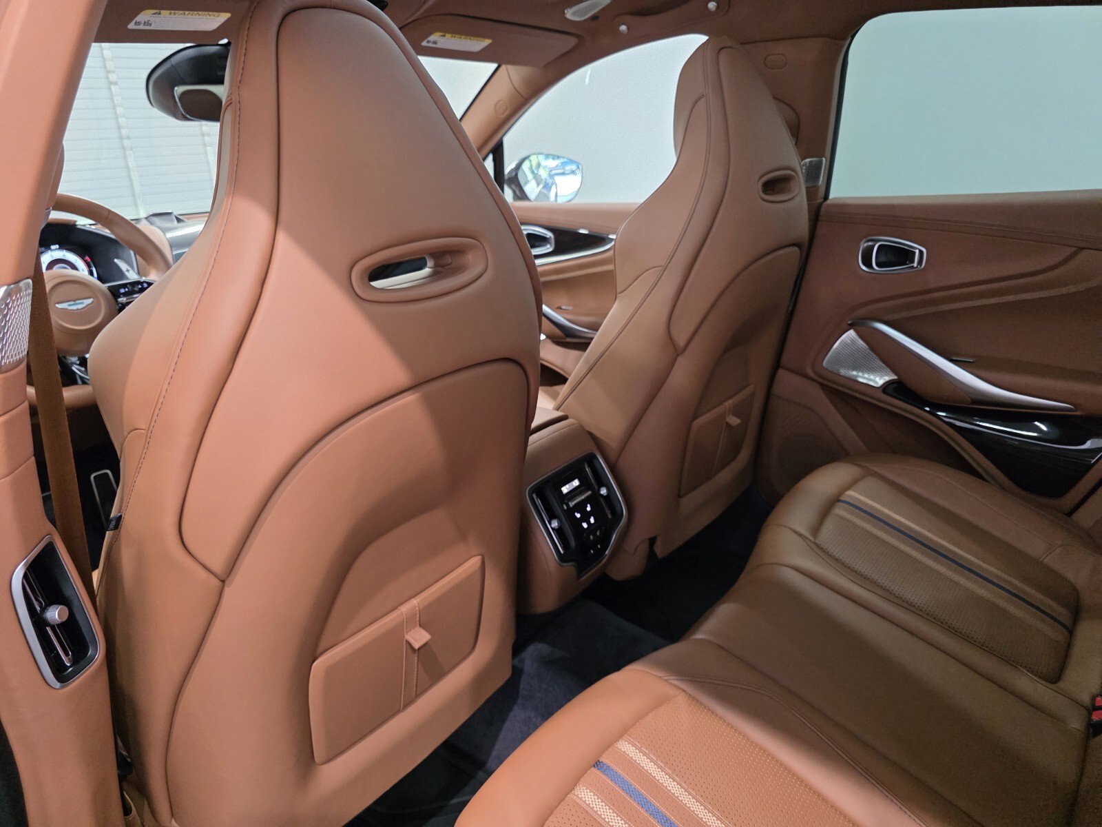 Used 2025 Aston Martin DBX 707 image 19