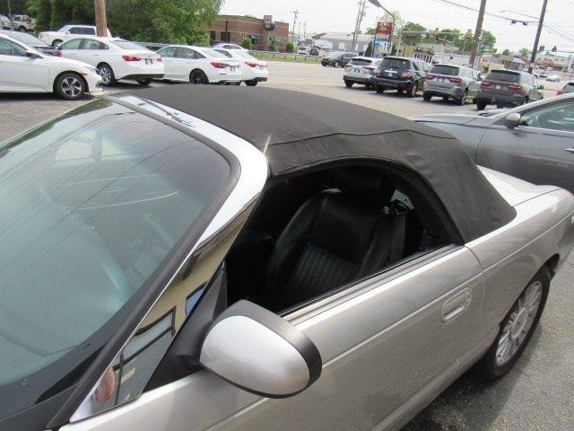 Used 2005 Ford Thunderbird RWD image 30