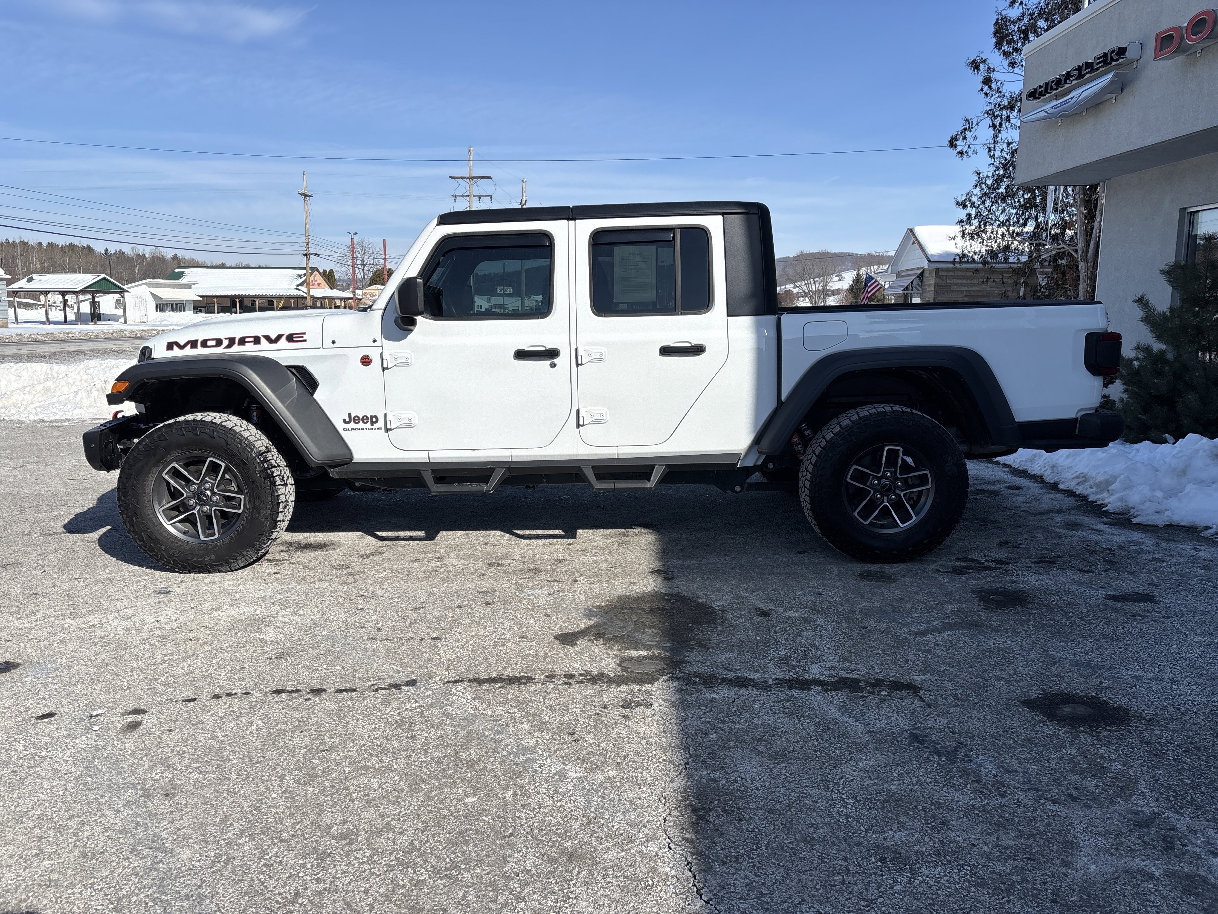Used 2024 Jeep Gladiator Mojave w/ Technology Group image 7