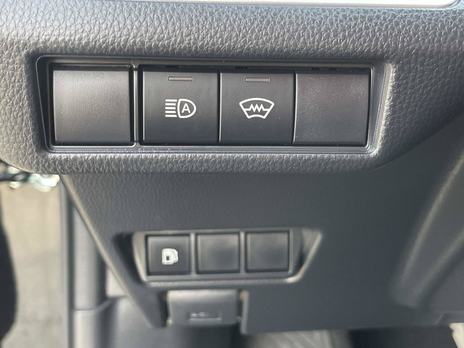 Used 2025 Toyota Prius LE FWD image 24