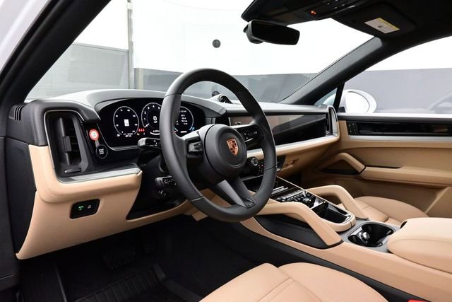 Certified 2026 Porsche Cayenne Coupe AWD/4WD image 4