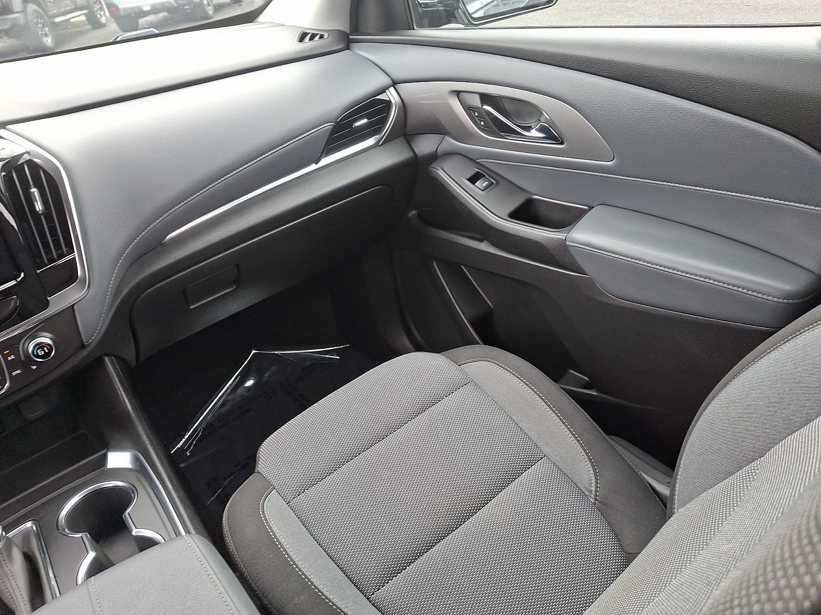 Used 2019 Chevrolet Traverse LT FWD image 12