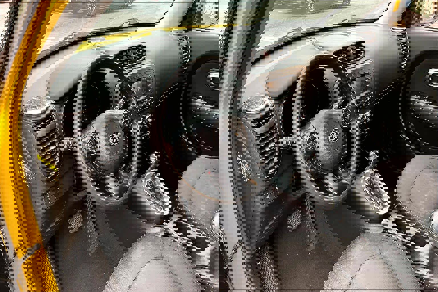 Used 2016 Kia Soul + image 13