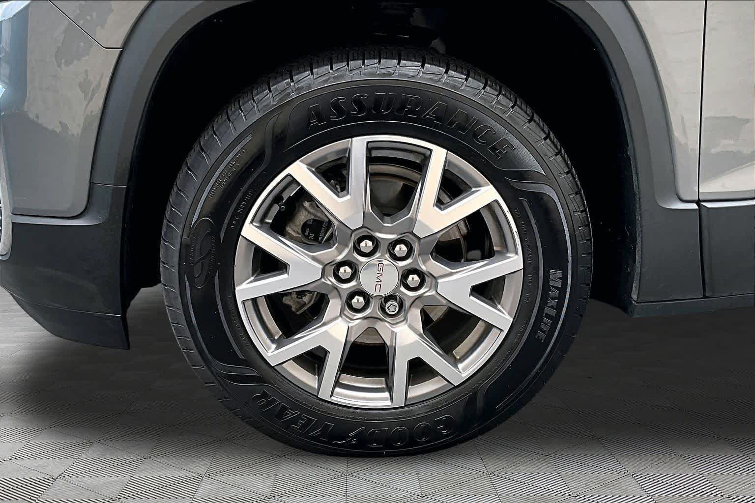 Used 2021 GMC Acadia SLT w/ LPO, Floor Liner Package FWD image 11