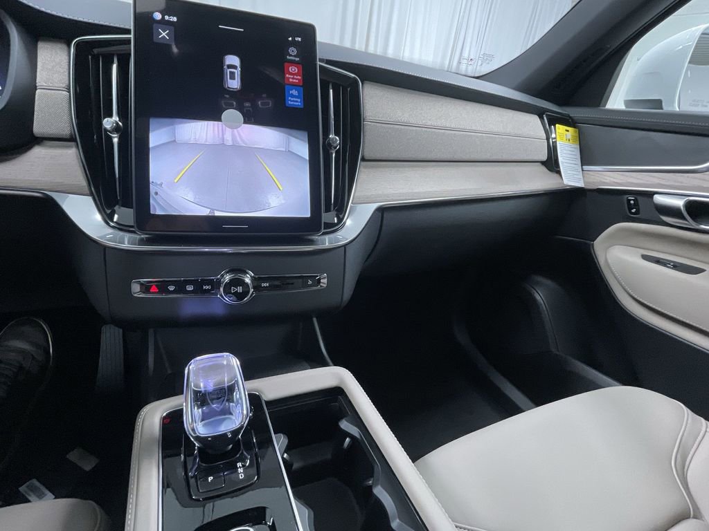 New 2026 Volvo XC90 B6 Core image 12