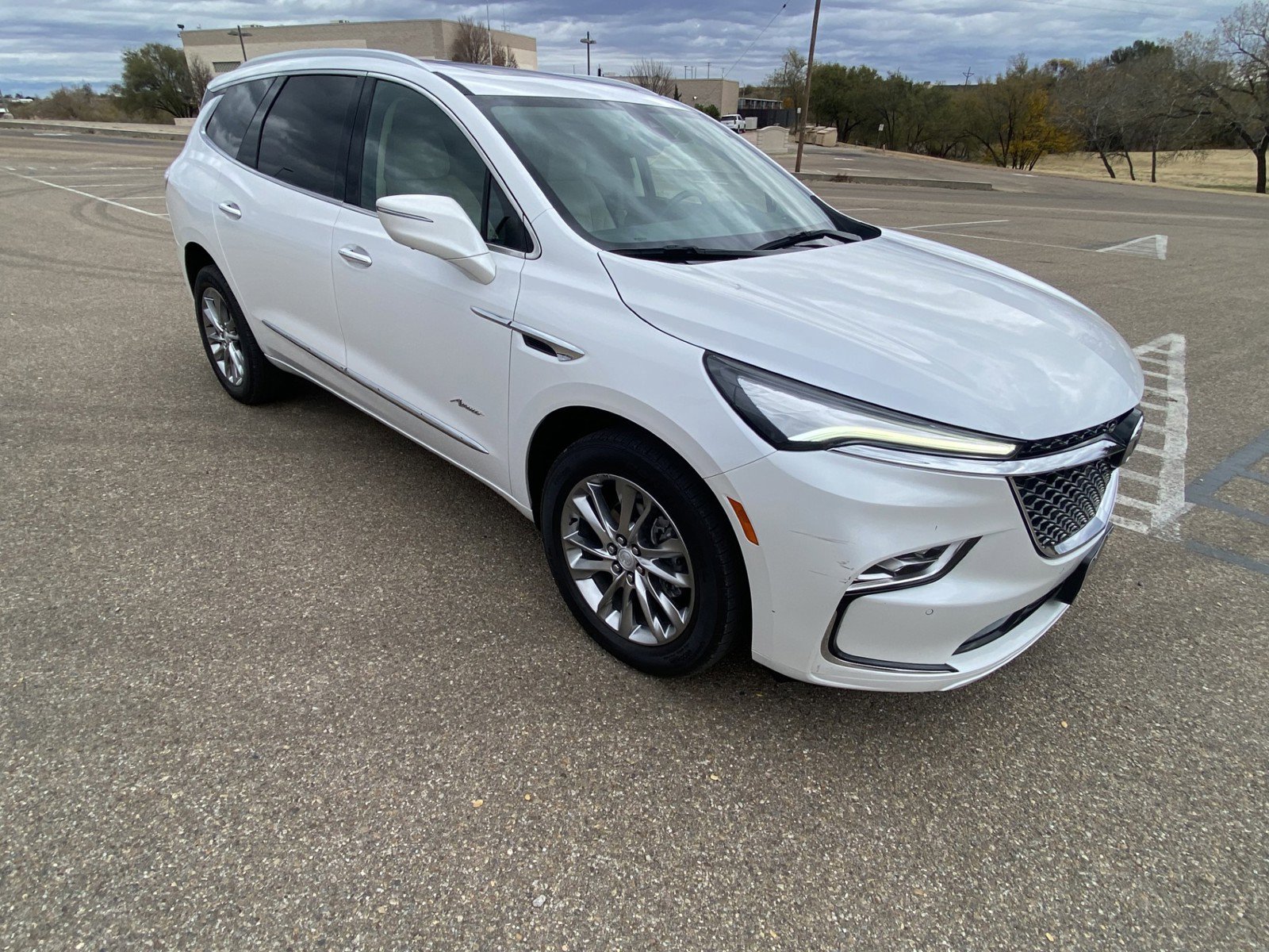 Used 2022 Buick Enclave Avenir w/ Avenir Technology Package AWD/4WD image 10